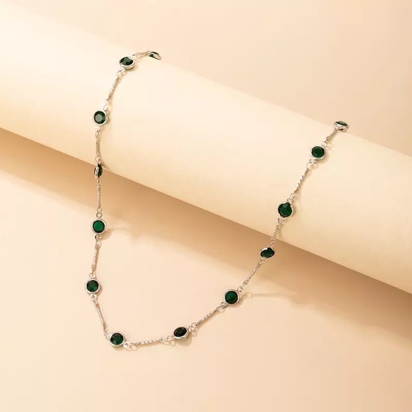 "Lydia" Emerald Green Jewel Gold Minimalist Dainty Simple Casual/Festival Choker - Picture 5 of 10